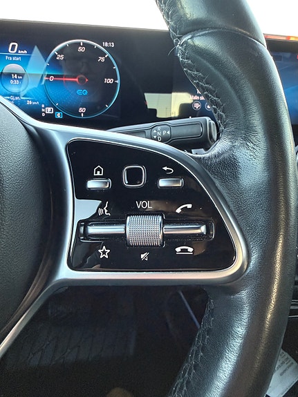 Mercedes-Benz EQA300 14 of 23