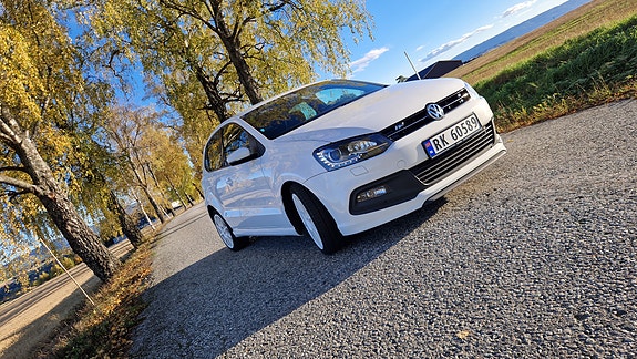 Volkswagen Polo 2 of 23