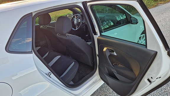 Volkswagen Polo 10 of 23