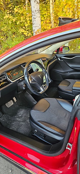Tesla Model S 10 of 14