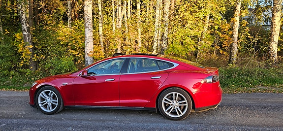 Tesla Model S 2 of 14