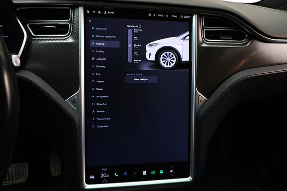 Tesla Model X 21 of 24