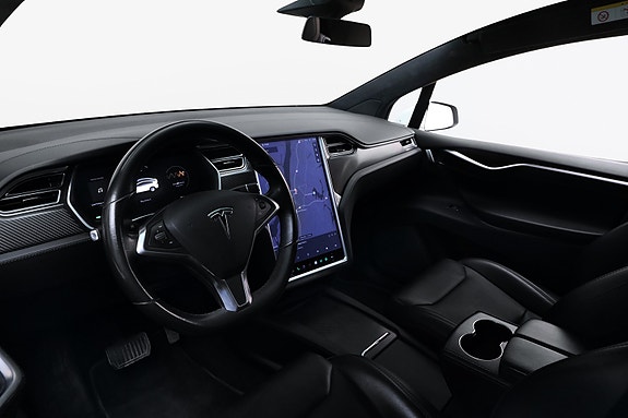 Tesla Model X 10 of 24
