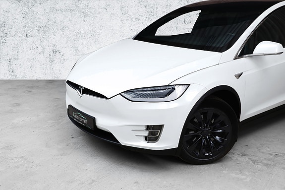 Tesla Model X 4 of 24