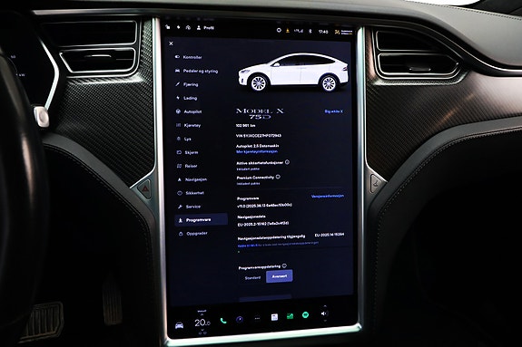 Tesla Model X 22 of 24