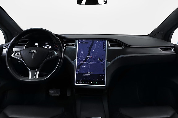 Tesla Model X 15 of 24