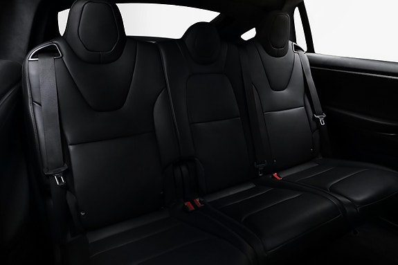 Tesla Model X 14 of 24