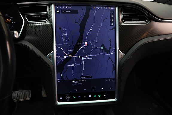 Tesla Model X 20 of 24
