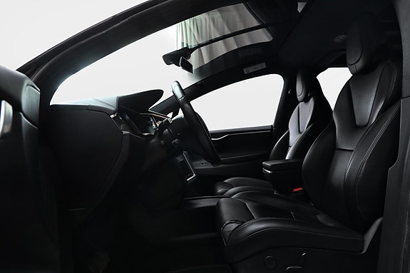 Tesla Model X 12 of 24