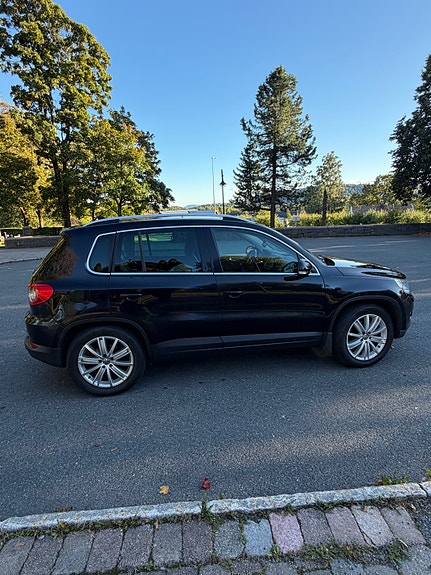 Volkswagen Tiguan 3 of 25