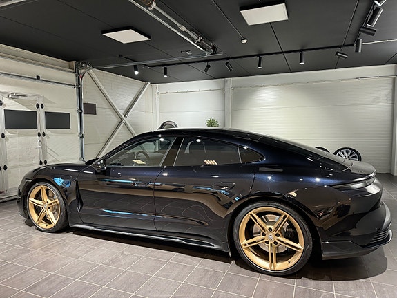 Porsche Taycan 4S 4 of 30