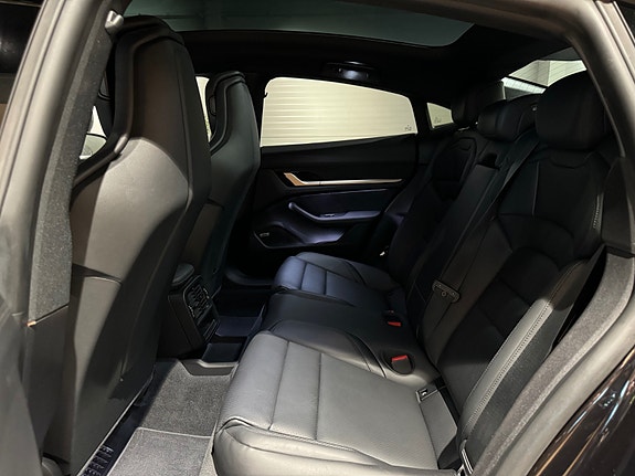 Porsche Taycan 4S 18 of 30