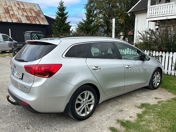 Kia Ceed 2 of 9
