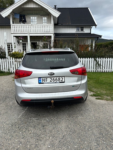 Kia Ceed 3 of 9