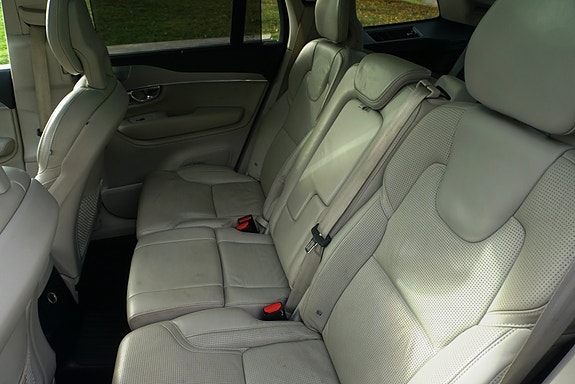 Volvo XC90 24 of 30