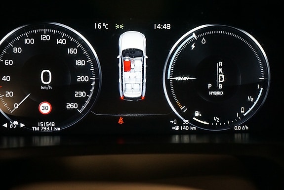 Volvo XC90 18 of 30