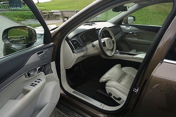 Volvo XC90 13 of 30