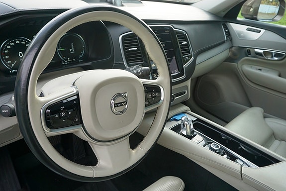 Volvo XC90 17 of 30