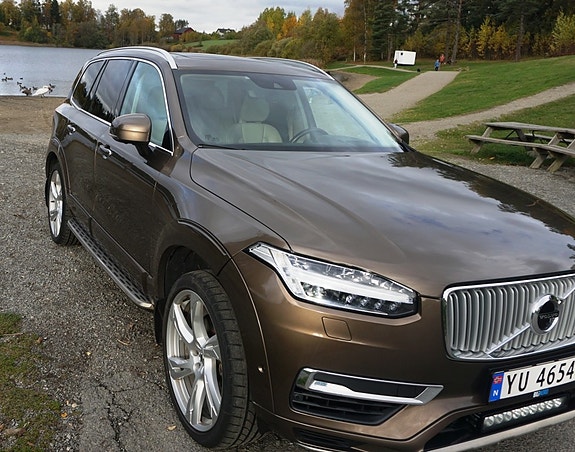 Volvo XC90 2 of 30