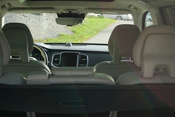 Volvo XC90 26 of 30