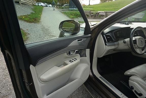 Volvo XC90 14 of 30