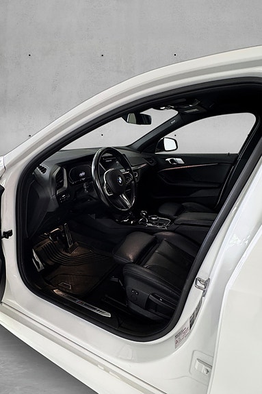 BMW 118d 24 of 30