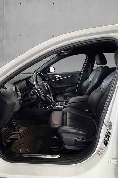 BMW 118d 25 of 30