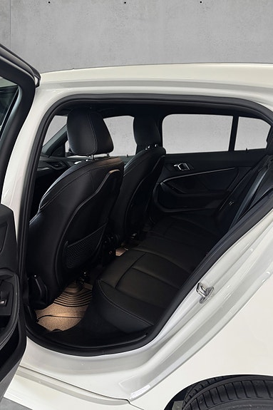 BMW 118d 21 of 30