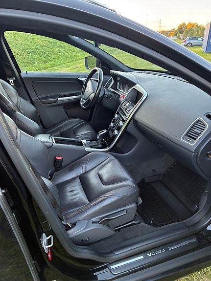 Volvo XC60 8 of 21