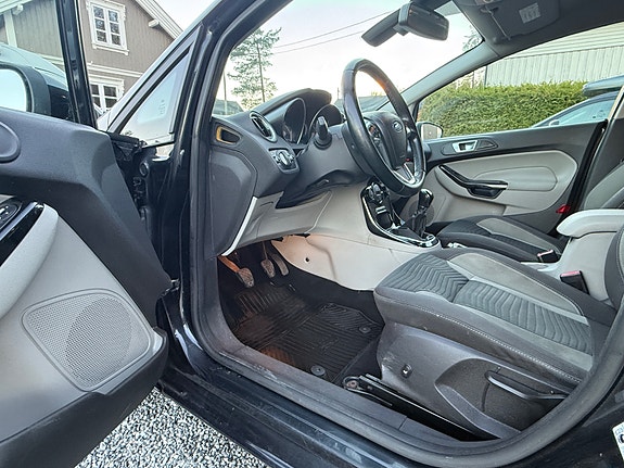Ford Fiesta 7 of 12