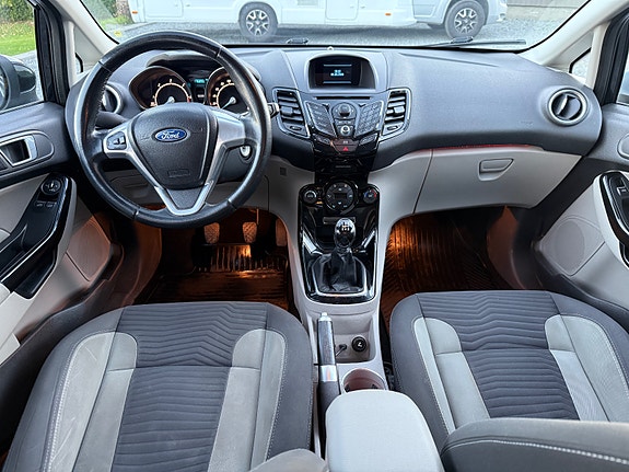 Ford Fiesta 9 of 12