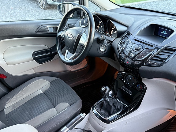 Ford Fiesta 12 of 12