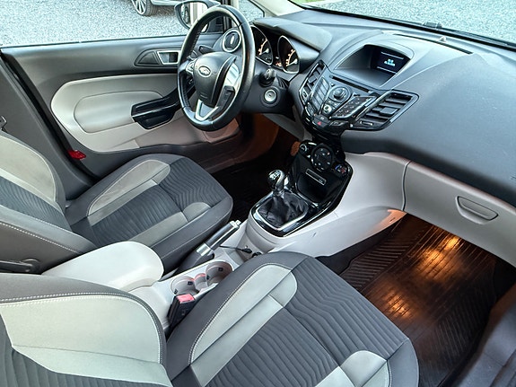 Ford Fiesta 11 of 12