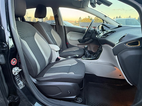 Ford Fiesta 10 of 12