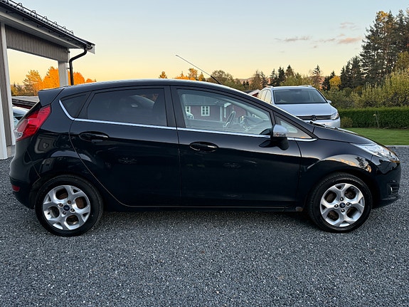 Ford Fiesta 5 of 12