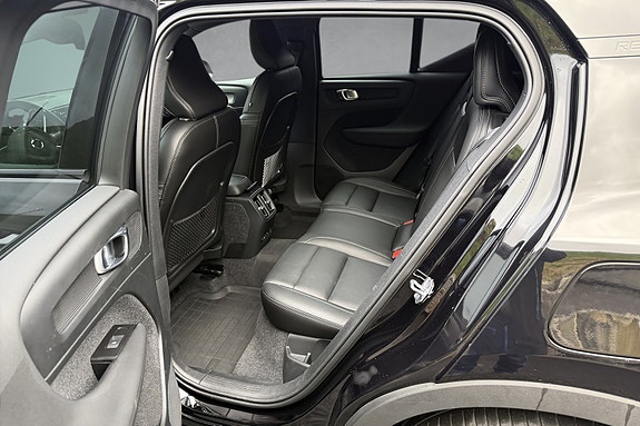 Volvo XC40 11 of 22