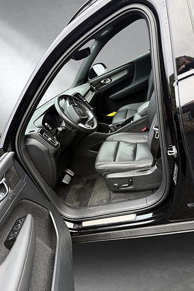Volvo XC40 6 of 22
