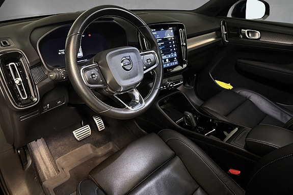 Volvo XC40 8 of 22