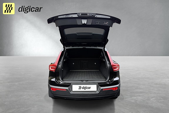 Volvo XC40 15 of 22