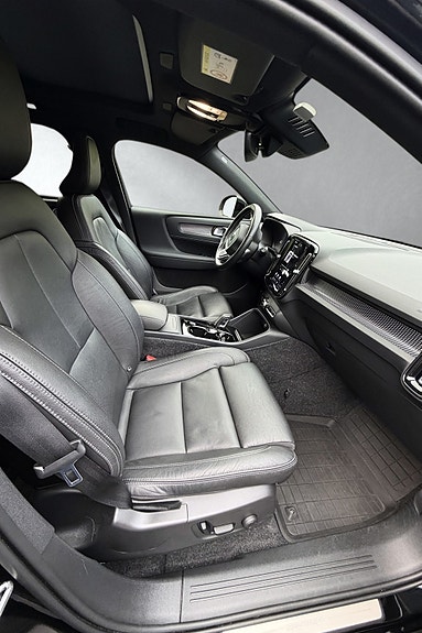 Volvo XC40 9 of 22