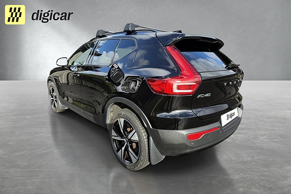 Volvo XC40 2 of 22