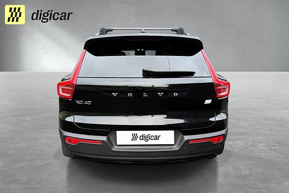 Volvo XC40 3 of 22