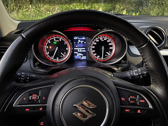 Suzuki Swift 8 of 18