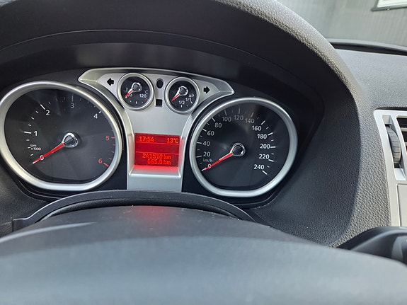 Ford Kuga 7 of 12
