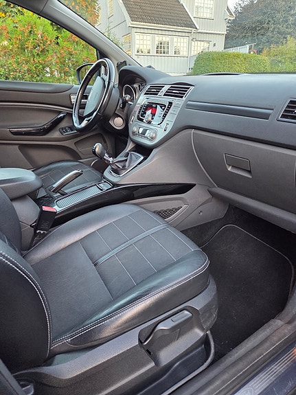 Ford Kuga 9 of 12