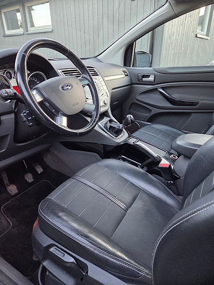 Ford Kuga 8 of 12