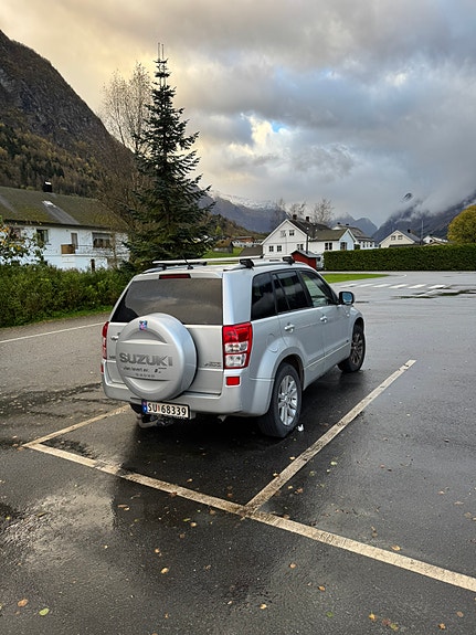 Suzuki Grand Vitara 4 of 9