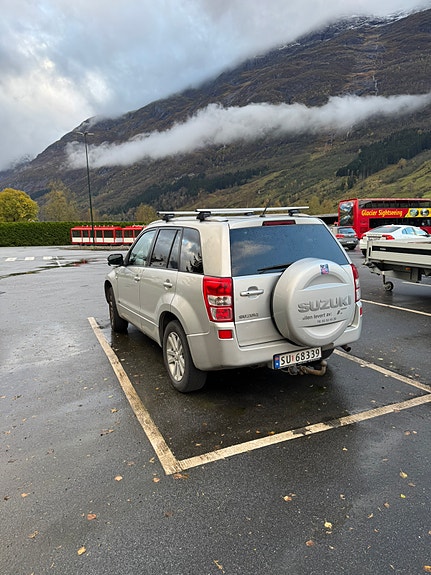 Suzuki Grand Vitara 3 of 9