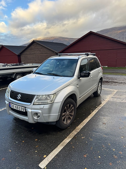 Suzuki Grand Vitara 2 of 9