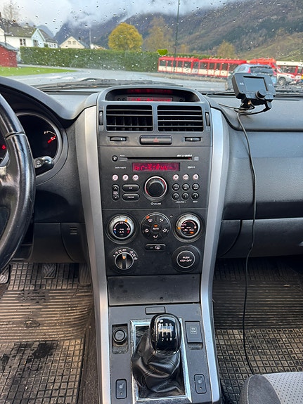 Suzuki Grand Vitara 6 of 9